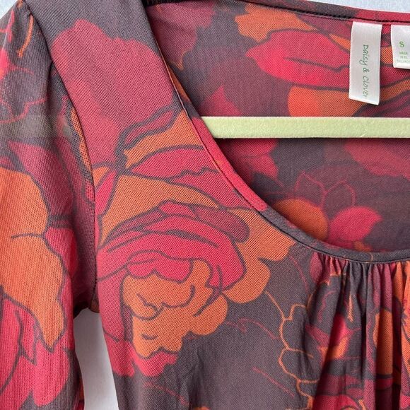 Daisy & Clover Red and Black Floral Short Sleeve Blouse Size S - Picture 4 of 8